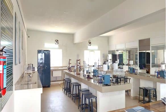 科學規劃，安全建設：藥理實驗室 (1).jpg