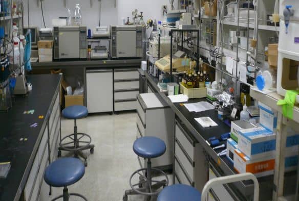 科學規劃，安全建設：藥理實驗室 (3).jpg